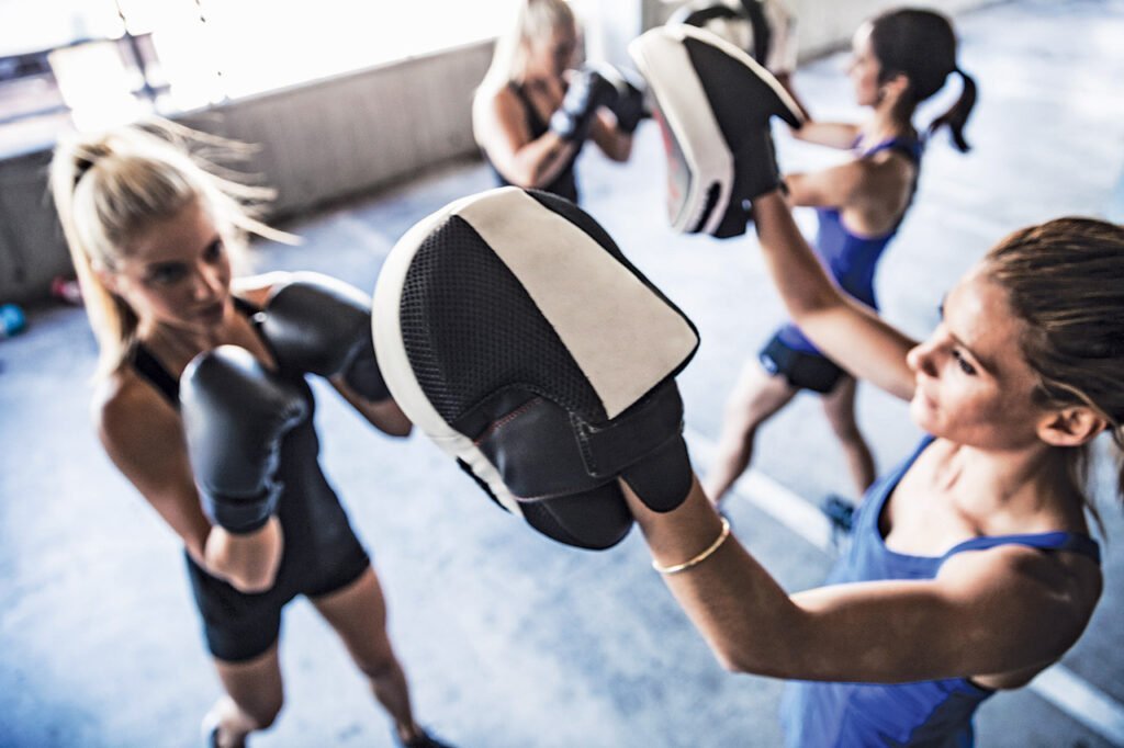 Cours de boxing en entreprise avec un coach sportif