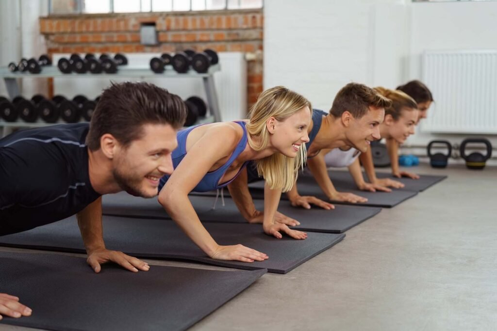 Séance de musculation avec un coach en entreprise